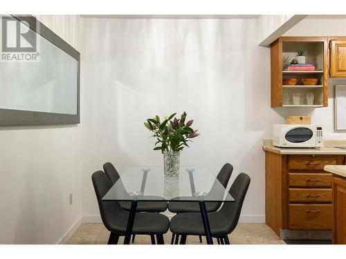 2085 Gordon Drive Unit# 312, Kelowna, BC - Indoor Photo Showing Dining Room