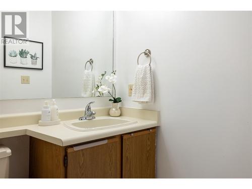 2085 Gordon Drive Unit# 312, Kelowna, BC - Indoor Photo Showing Bathroom