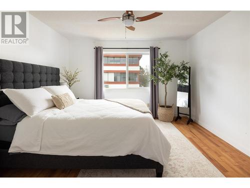 2085 Gordon Drive Unit# 312, Kelowna, BC - Indoor Photo Showing Bedroom