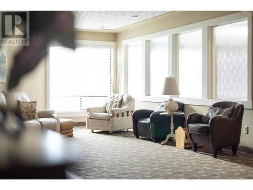 2085 Gordon Drive Unit# 312, Kelowna, BC - Indoor Photo Showing Living Room