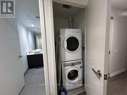 419 - 60 Colborne Street, Toronto, ON - Indoor Photo Showing Laundry Room