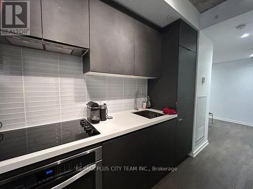 419 - 60 Colborne Street, Toronto, ON - Indoor Photo Showing Kitchen