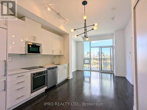 Ph115 - 460 Adelaide Street E, Toronto, ON - Indoor Photo Showing Kitchen With Upgraded Kitchen