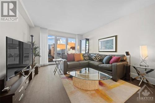 700 Sussex Drive Unit#304, Ottawa, ON - Indoor Photo Showing Living Room