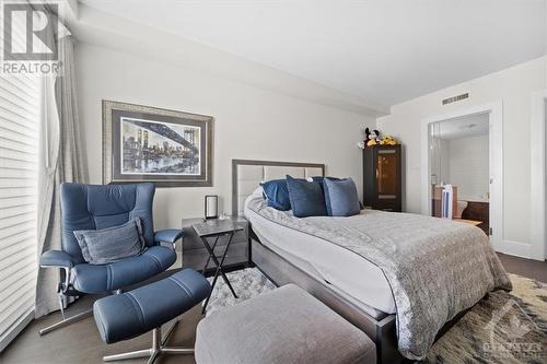 700 Sussex Drive Unit#304, Ottawa, ON - Indoor Photo Showing Bedroom