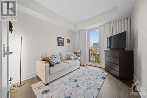 700 Sussex Drive Unit#304, Ottawa, ON - Indoor Photo Showing Living Room