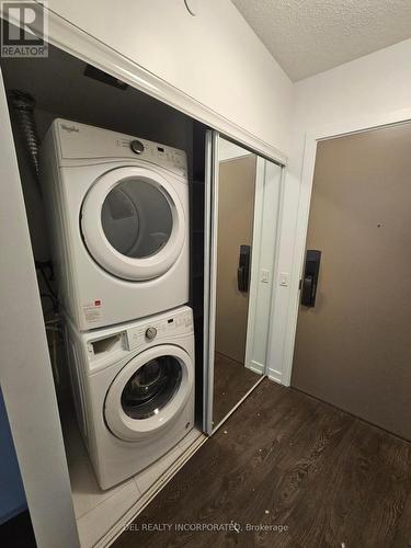 2508 - 10 York Street, Toronto, ON - Indoor Photo Showing Laundry Room