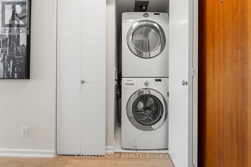 1605 - 30 Canterbury Place, Toronto, ON - Indoor Photo Showing Laundry Room