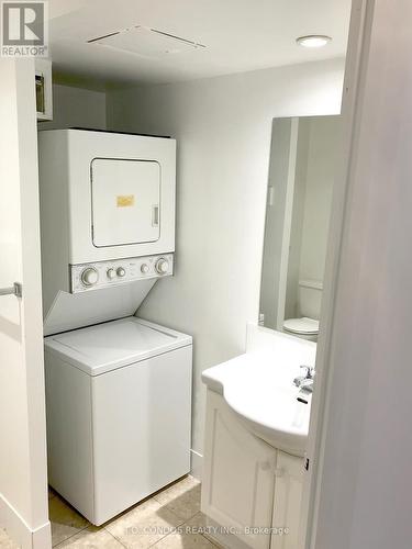 1808 - 633 Bay Street, Toronto, ON - Indoor Photo Showing Laundry Room