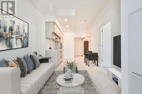 3010 - 39 Roehampton Avenue, Toronto, ON - Indoor Photo Showing Living Room