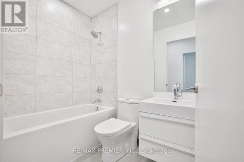 3010 - 39 Roehampton Avenue, Toronto, ON - Indoor Photo Showing Bathroom