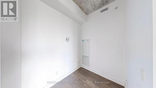 907 - 185 Roehampton Avenue, Toronto, ON - Indoor Photo Showing Other Room