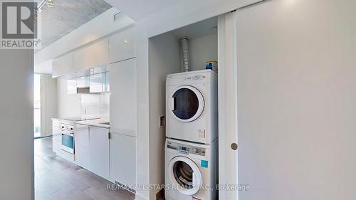 907 - 185 Roehampton Avenue, Toronto, ON - Indoor Photo Showing Laundry Room