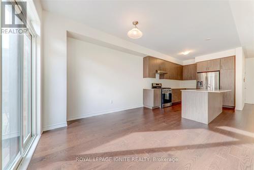 122 Laing Drive, Whitby, ON - Indoor Photo Showing Kitchen