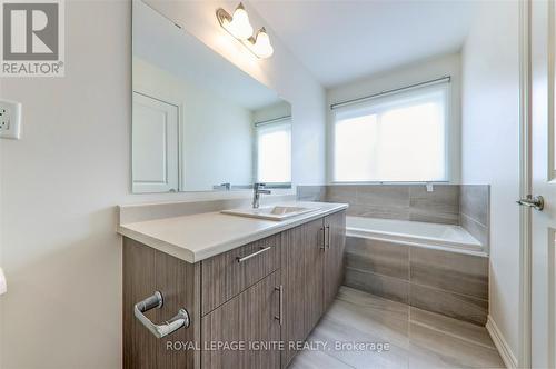 122 Laing Drive, Whitby, ON - Indoor Photo Showing Bathroom