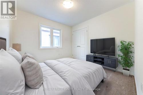 122 Laing Drive, Whitby, ON - Indoor Photo Showing Bedroom