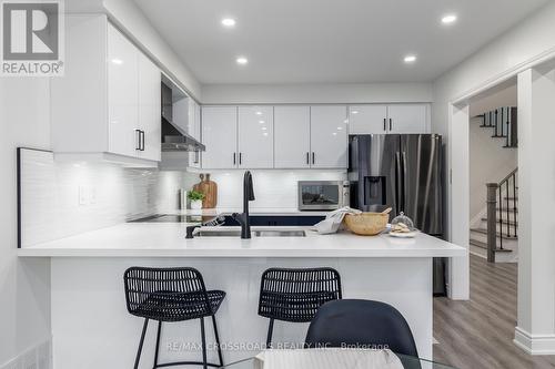 16 Gallimere Court, Whitby, ON - Indoor Photo Showing Kitchen With Upgraded Kitchen