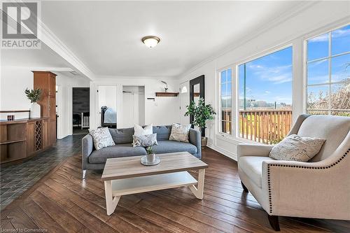 64031 Wellandport Road, Wainfleet, ON - Indoor Photo Showing Living Room