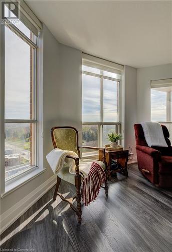 1414 King Street E Unit# 1106, Kitchener, ON - Indoor Photo Showing Living Room