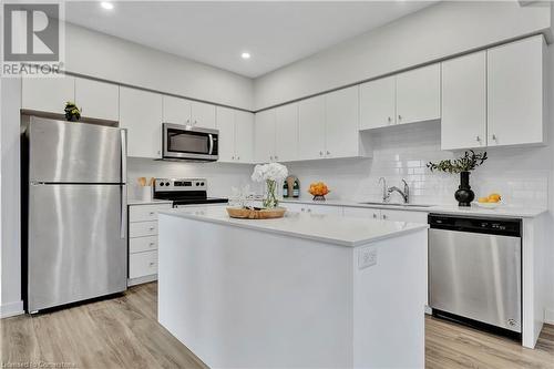 110 Fergus Ave Unit# 42, Kitchener, ON - Indoor Photo Showing Kitchen With Stainless Steel Kitchen With Upgraded Kitchen