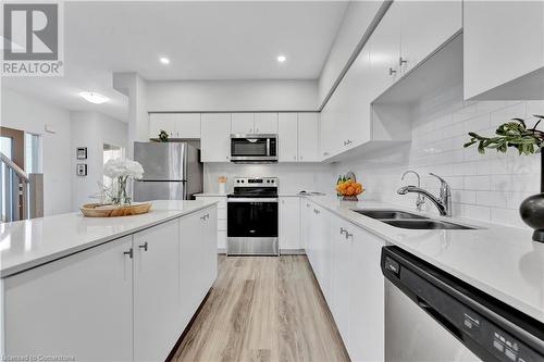 110 Fergus Ave Unit# 42, Kitchener, ON - Indoor Photo Showing Kitchen With Stainless Steel Kitchen With Double Sink With Upgraded Kitchen