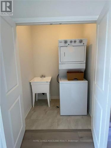 87 Schmeltzer Crescent, Richmond Hill, ON - Indoor Photo Showing Laundry Room