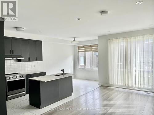 87 Schmeltzer Crescent, Richmond Hill, ON - Indoor Photo Showing Kitchen