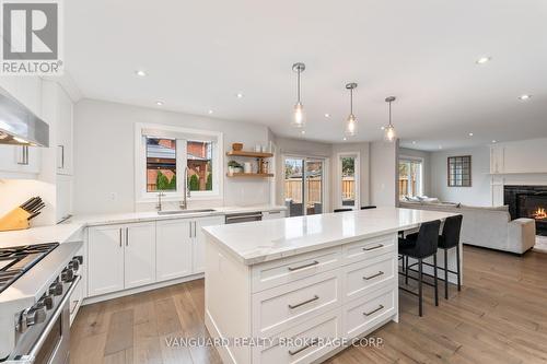 61 Belair Way, Vaughan, ON - Indoor Photo Showing Kitchen With Upgraded Kitchen