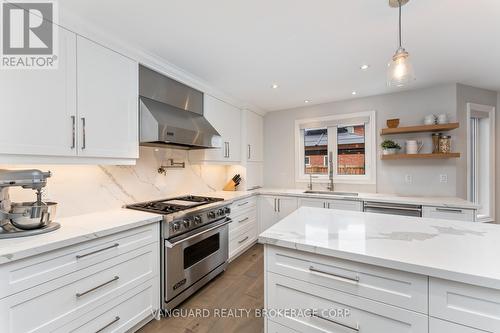 61 Belair Way, Vaughan, ON - Indoor Photo Showing Kitchen With Upgraded Kitchen