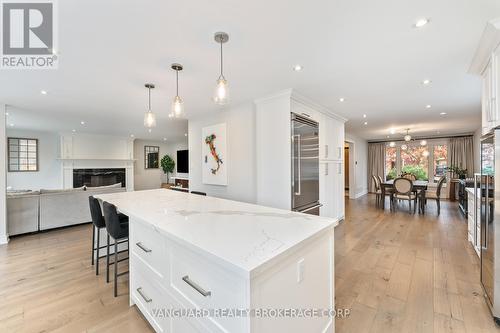 61 Belair Way, Vaughan, ON - Indoor Photo Showing Kitchen With Upgraded Kitchen