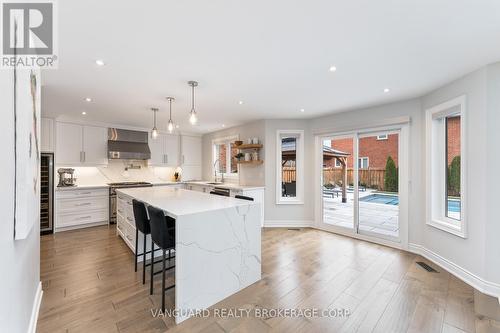 61 Belair Way, Vaughan, ON - Indoor Photo Showing Kitchen With Upgraded Kitchen