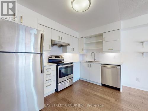 512 - 1 Uptown Drive, Markham, ON - Indoor Photo Showing Kitchen With Upgraded Kitchen