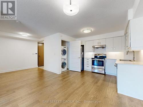 512 - 1 Uptown Drive, Markham, ON - Indoor Photo Showing Kitchen