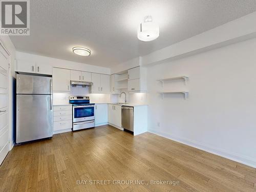 512 - 1 Uptown Drive, Markham, ON - Indoor Photo Showing Kitchen