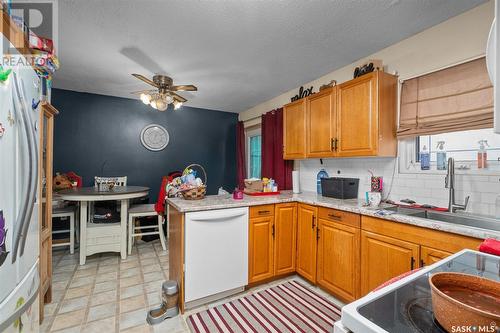 1195 Branion Drive, Prince Albert, SK - Indoor Photo Showing Kitchen