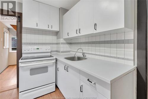 739-41 Josephine, Windsor, ON - Indoor Photo Showing Kitchen