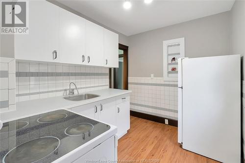 739-41 Josephine, Windsor, ON - Indoor Photo Showing Kitchen