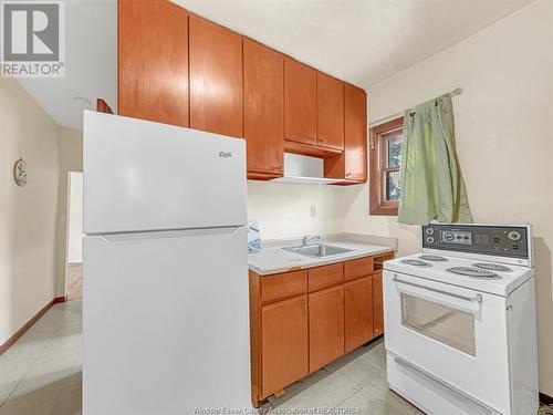 594 Janette Avenue, Windsor, ON - Indoor Photo Showing Kitchen