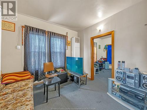 594 Janette Avenue, Windsor, ON - Indoor Photo Showing Other Room