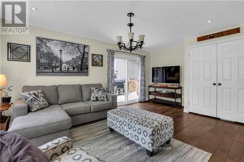 3345 Tallman Drive, Lincoln, ON - Indoor Photo Showing Living Room