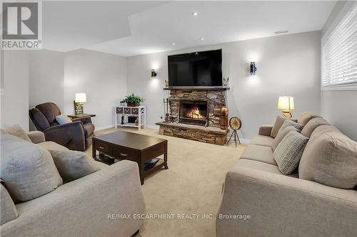 3345 Tallman Drive, Lincoln, ON - Indoor Photo Showing Living Room With Fireplace