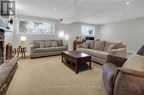 3345 Tallman Drive, Lincoln, ON - Indoor Photo Showing Living Room