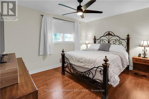 3345 Tallman Drive, Lincoln, ON - Indoor Photo Showing Bedroom