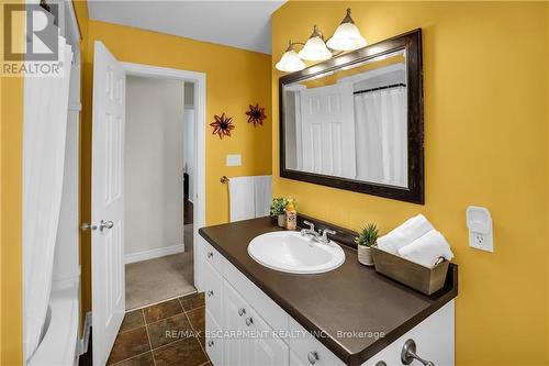 3345 Tallman Drive, Lincoln, ON - Indoor Photo Showing Bathroom