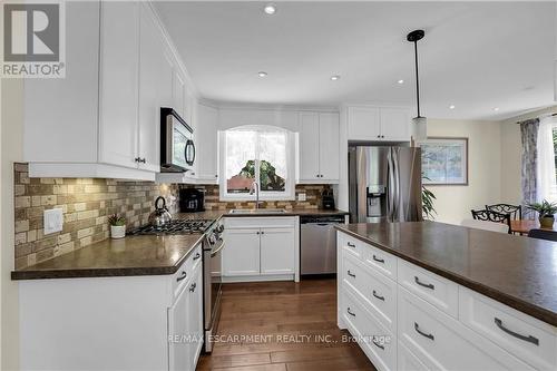 3345 Tallman Drive, Lincoln, ON - Indoor Photo Showing Kitchen