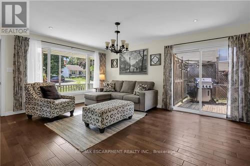 3345 Tallman Drive, Lincoln, ON - Indoor Photo Showing Living Room