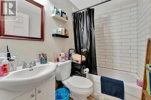 279 Darling Street, Brantford, ON - Indoor Photo Showing Bathroom