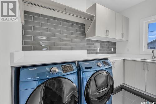 702 Bolstad Turn, Saskatoon, SK - Indoor Photo Showing Laundry Room