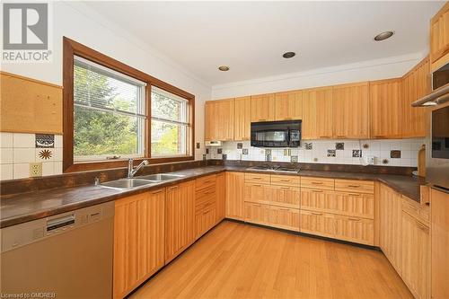 68 Barringham Drive, Oakville, ON - Indoor Photo Showing Kitchen With Double Sink