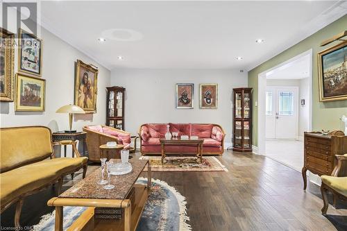 1106 Fieldstone Circle, Oakville, ON - Indoor Photo Showing Living Room